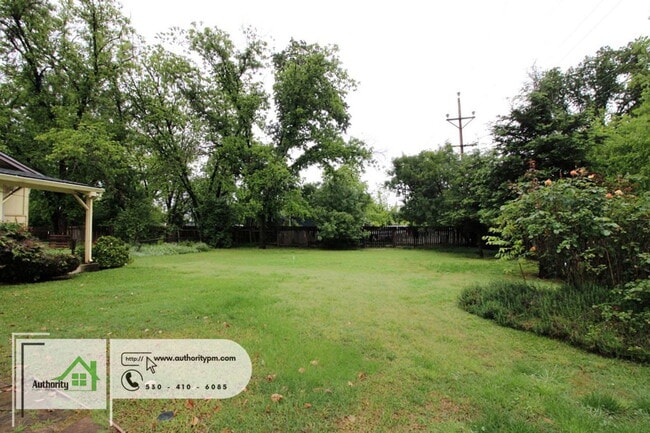 Building Photo - 2390 North Dr