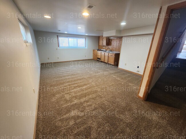 Building Photo - $1,349- 4 bedroom/ 2 bathroom Single Family Home