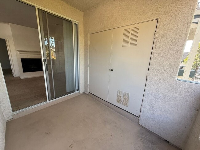 Building Photo - 1BR/1BA Condo w/ ASSIGNED PARKING for rent near Del Mar AVAILABLE NOW!