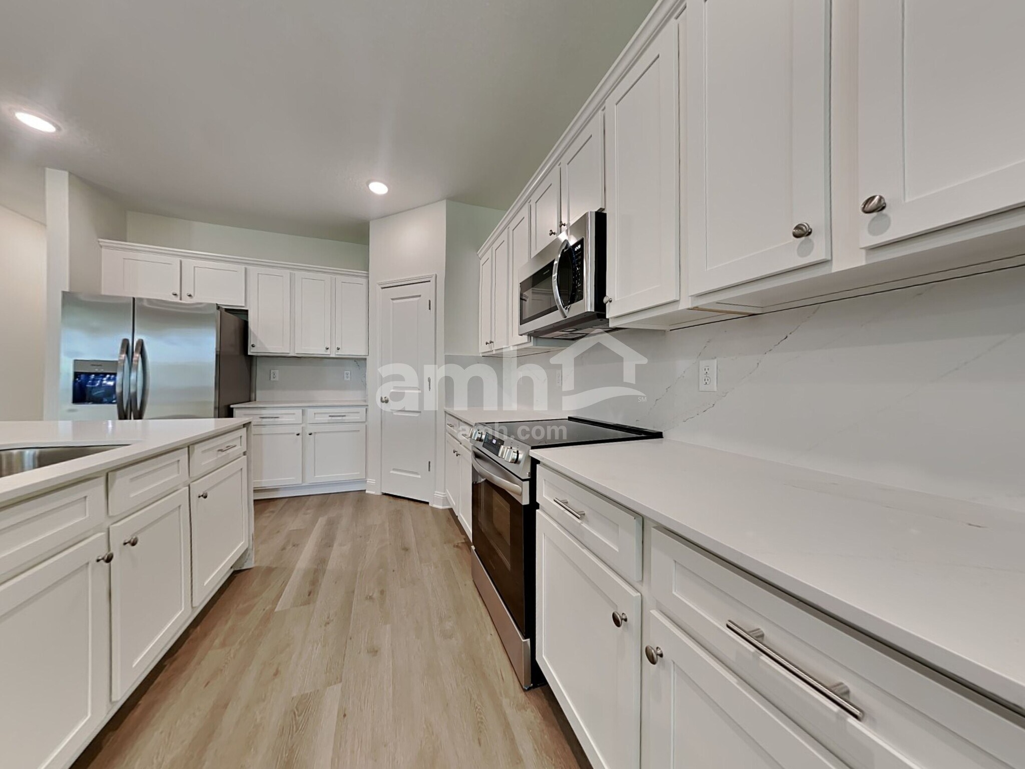 Building Photo - 11637 Hillside Dr