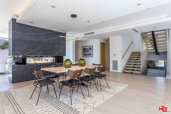 Building Photo - 1413 Queens Rd