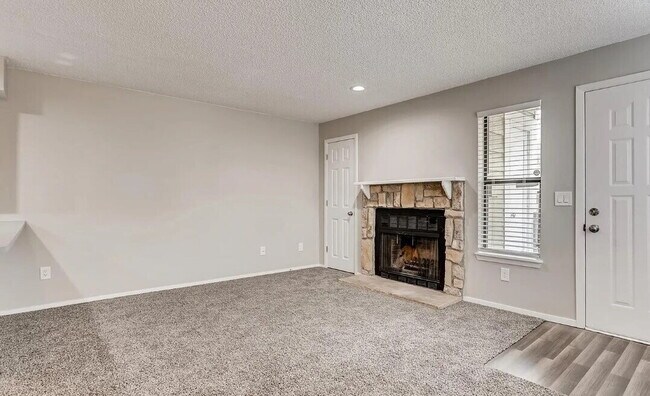Building Photo - 932 S Dearborn Way
