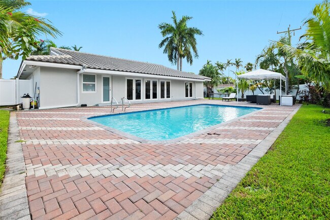 Building Photo - 21100 Highland Lakes Blvd