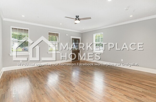 Building Photo - 2437 Bell St Unt 111