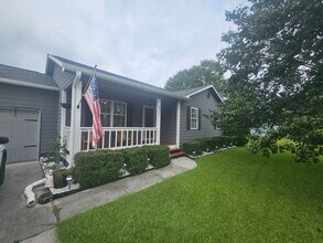 Building Photo - Gorgeous 3 Bedroom Home In Hubert!