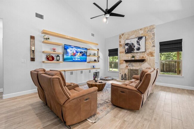 Building Photo - 208 Arrezo Ln