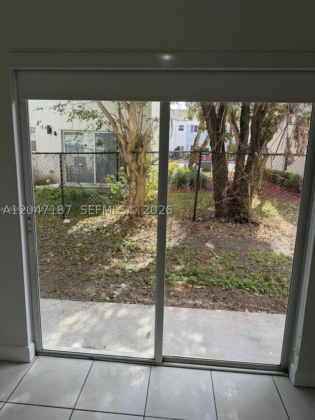 Building Photo - 1656 SE 29th Dr