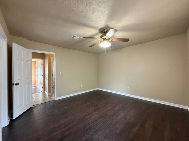 Building Photo - 9606 Shady Tree Ln