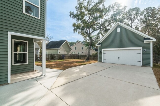 Building Photo - Your Calm Charleston Retreat!