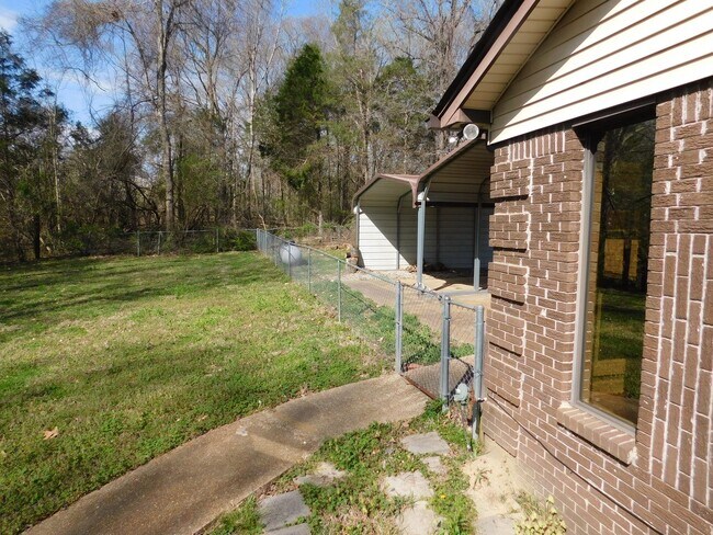 Building Photo - 2128 N Red Banks Rd
