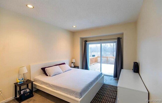 Building Photo - 41883 Cantebury Dr