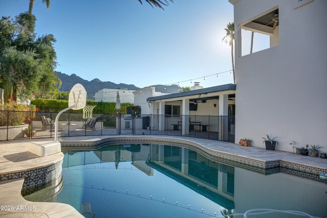 Building Photo - 2016 E State Ave