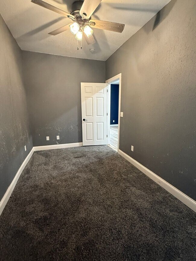 Building Photo - 226 Ferry St