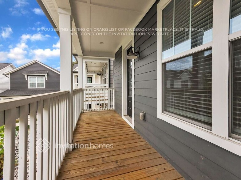 Building Photo - 647 Vernon Ave