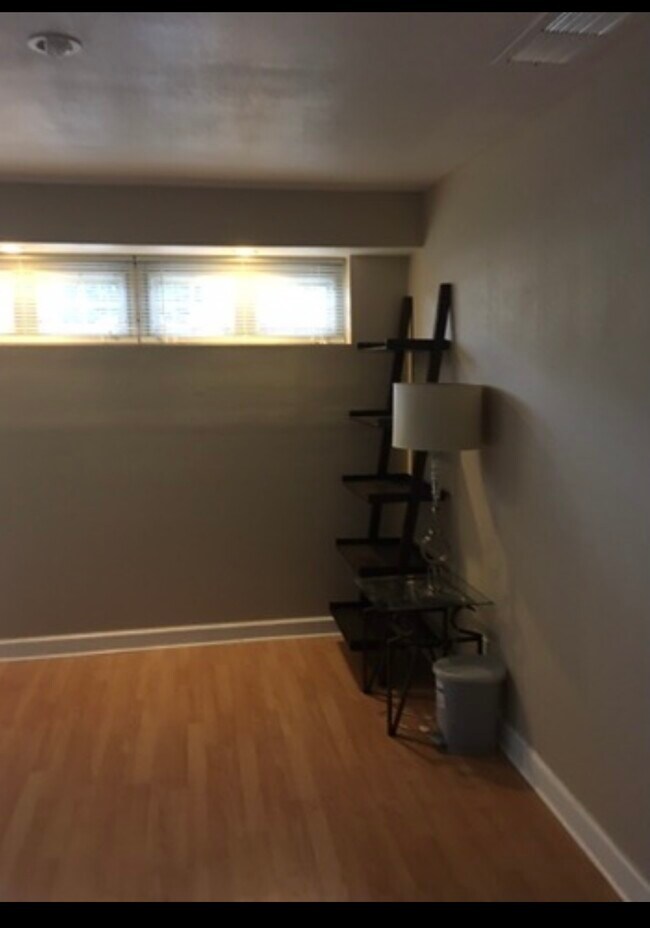 Building Photo - 5888 Oak Knolls Rd