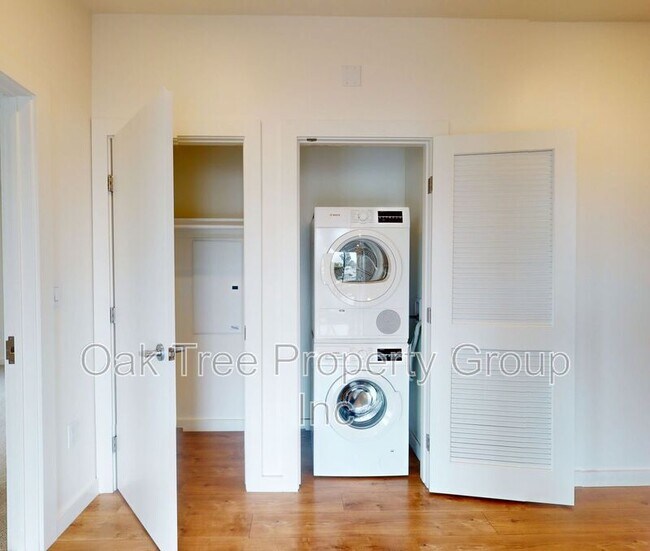 Building Photo - 532 Union St