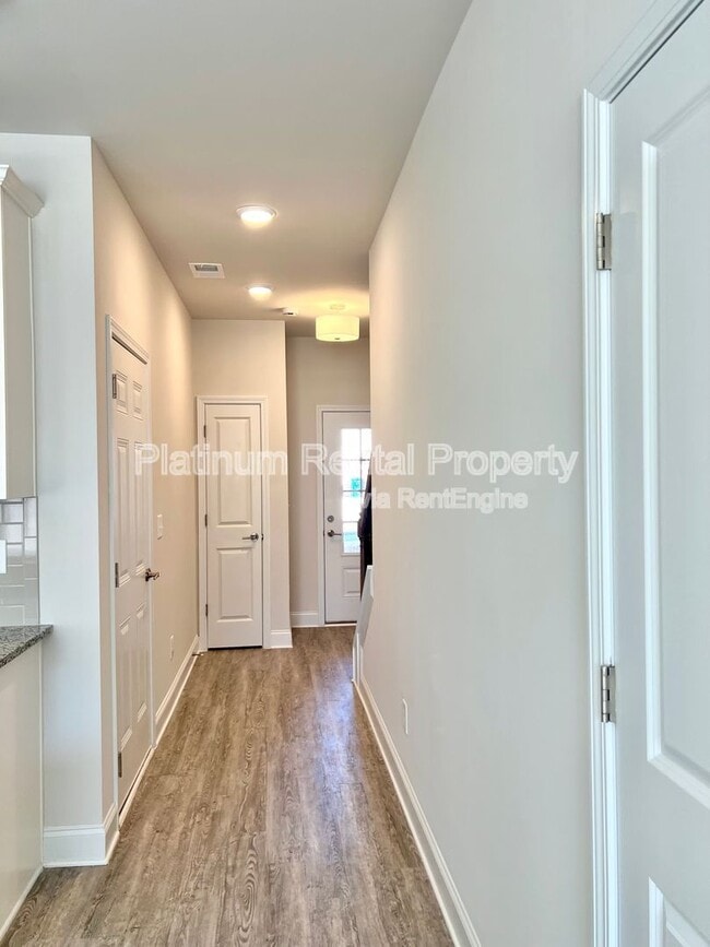 Building Photo - 3452 Sumersbe court