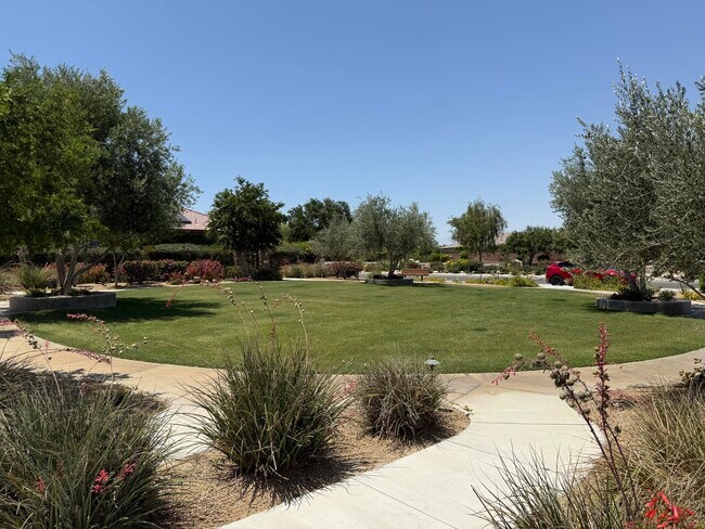 Building Photo - 51049 Doubletree Ct