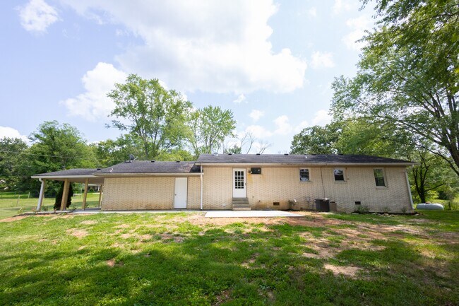 Building Photo - 815 Mount Olivet Girkin Rd