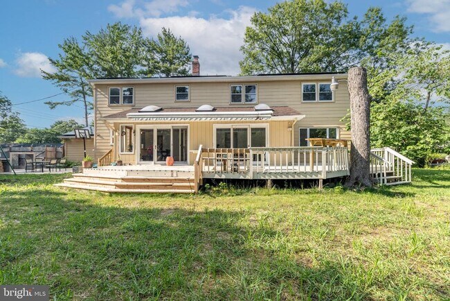 Building Photo - 1800 Lark Ln