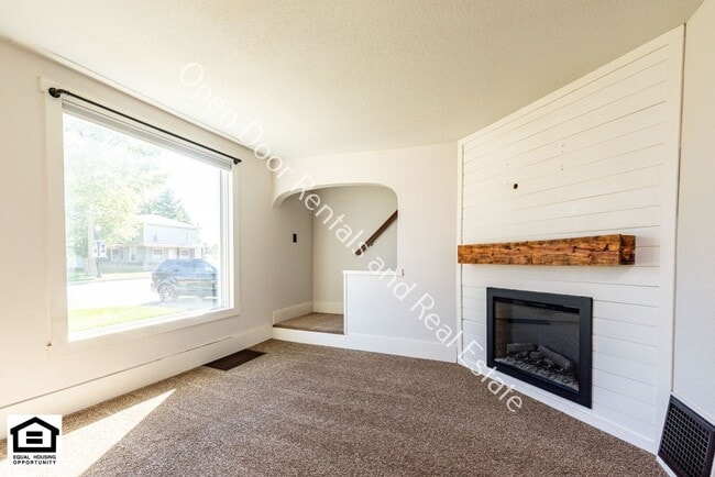 Building Photo - 3 bedroom home now available