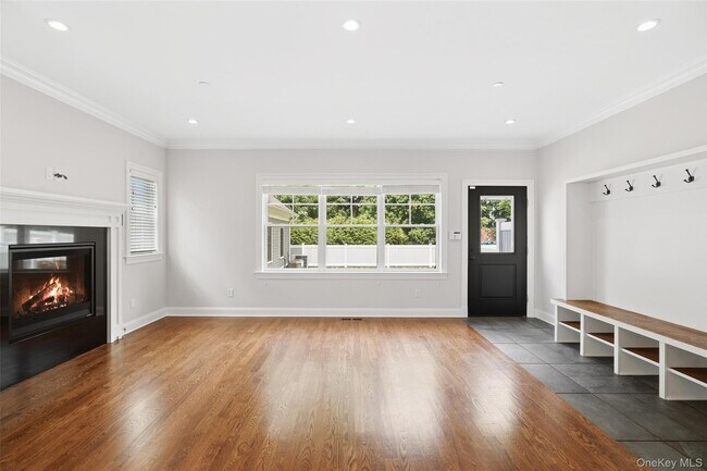 Building Photo - 124 Maple Ave