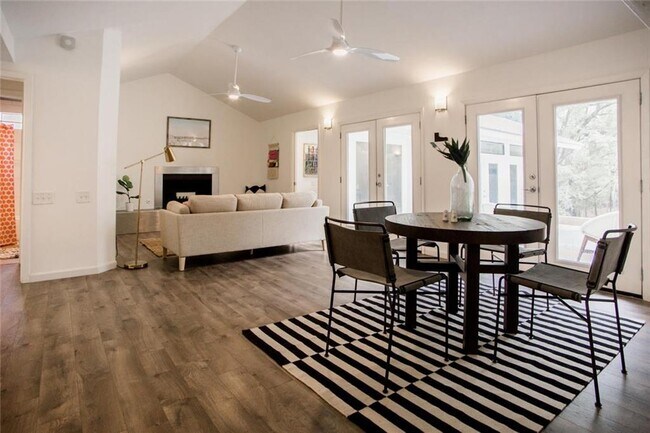 Building Photo - 5139 Meadow Creek Dr