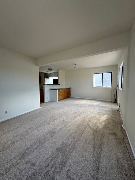 Building Photo - 714 Loma Dr