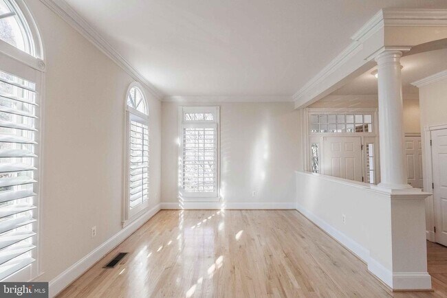 Building Photo - 2303 Sawtooth Oak Ct