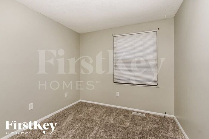 Building Photo - 5801 Somers Dr