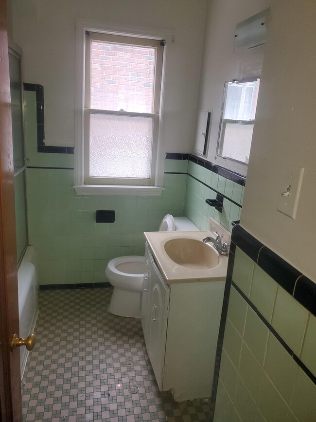 Building Photo - 8544 Roselawn St