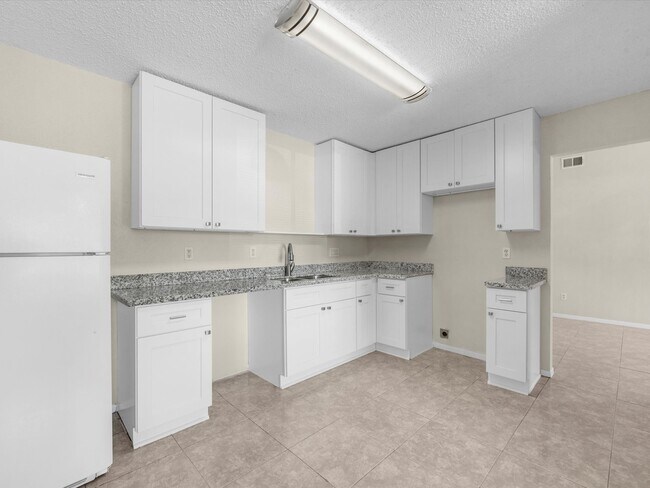 Building Photo - 23526 Tree House Ln