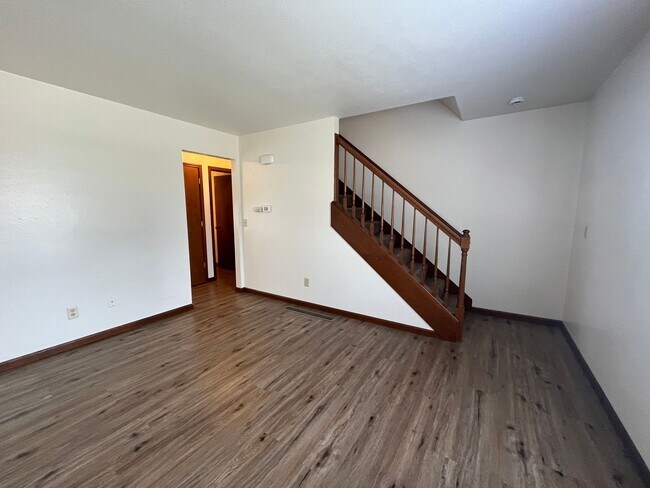 Building Photo - 515-C S Silverwood Lane