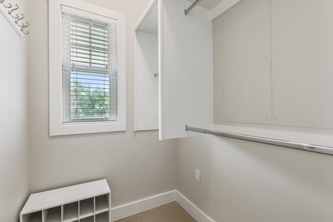 Building Photo - 681 Ocean Palm Way