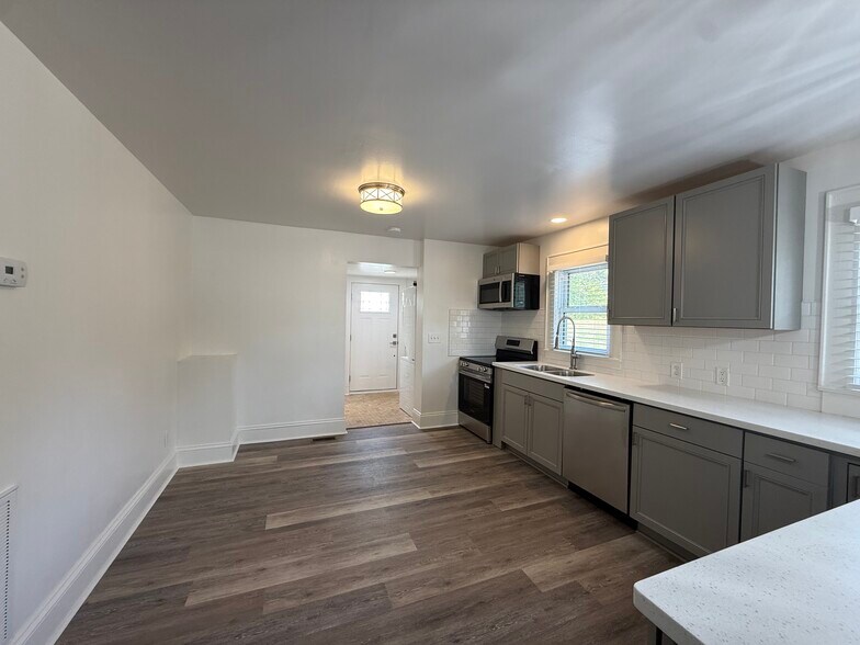 Building Photo - 712 Dixie Ave NW