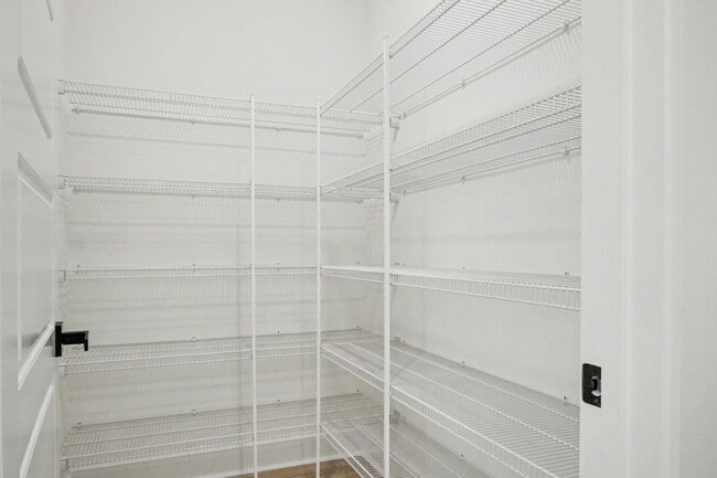 Building Photo - 3084 Claredon St