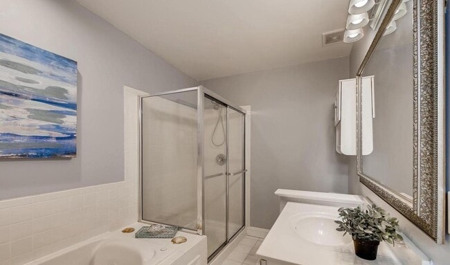 Building Photo - Charming 3 Bedroom/2.5 Bathroom Townhome with Finished Basement in Canton, MD!