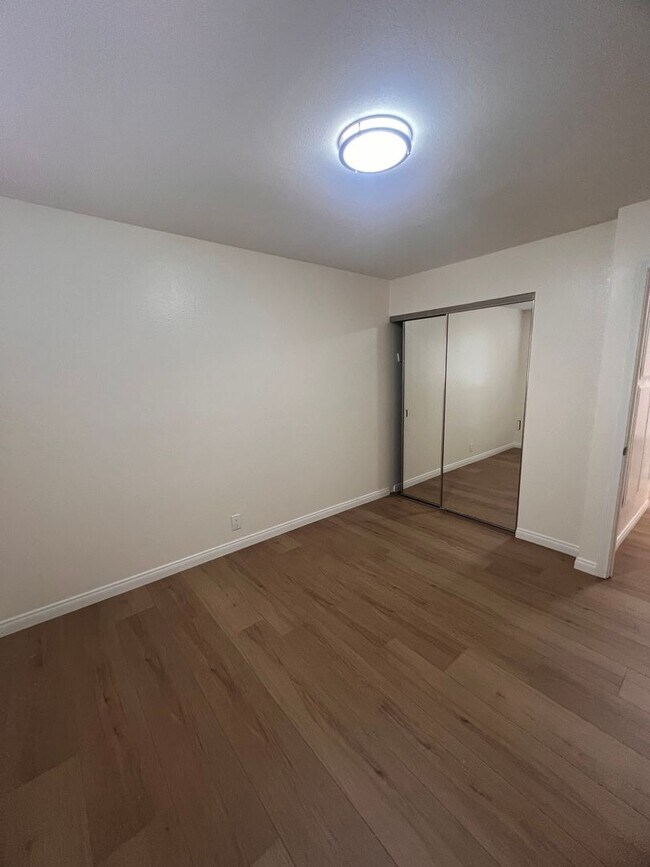 Building Photo - Camarillo - Single story, four bedroom, two bathroom home