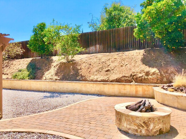 Building Photo - Light & Bright Single-Story Home in the Heart of Fallbrook, Complete with Private, Fully Fenced B...