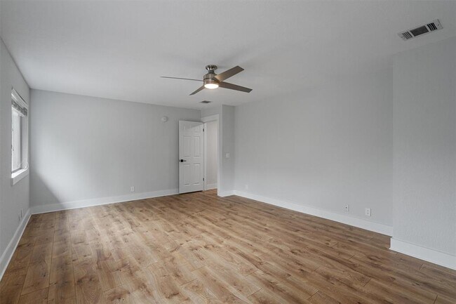 Building Photo - 1203 Thackeray Ln