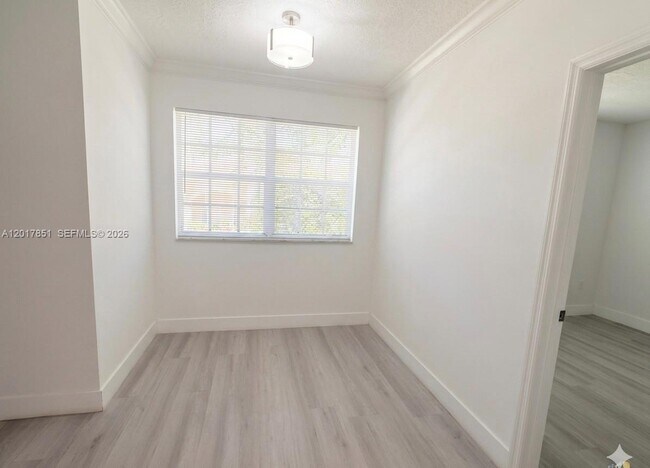 Building Photo - 140 SW 117th Ave