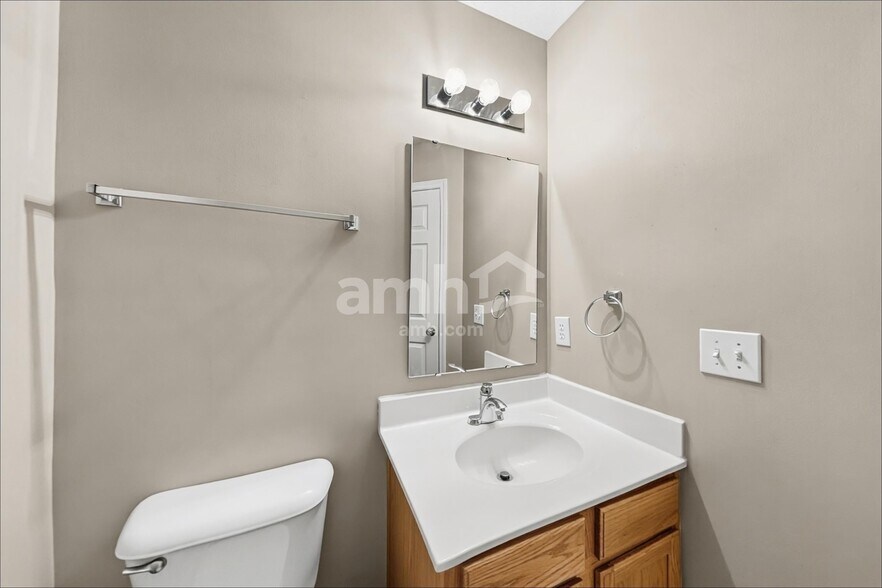 Building Photo - 10942 Alamosa Dr