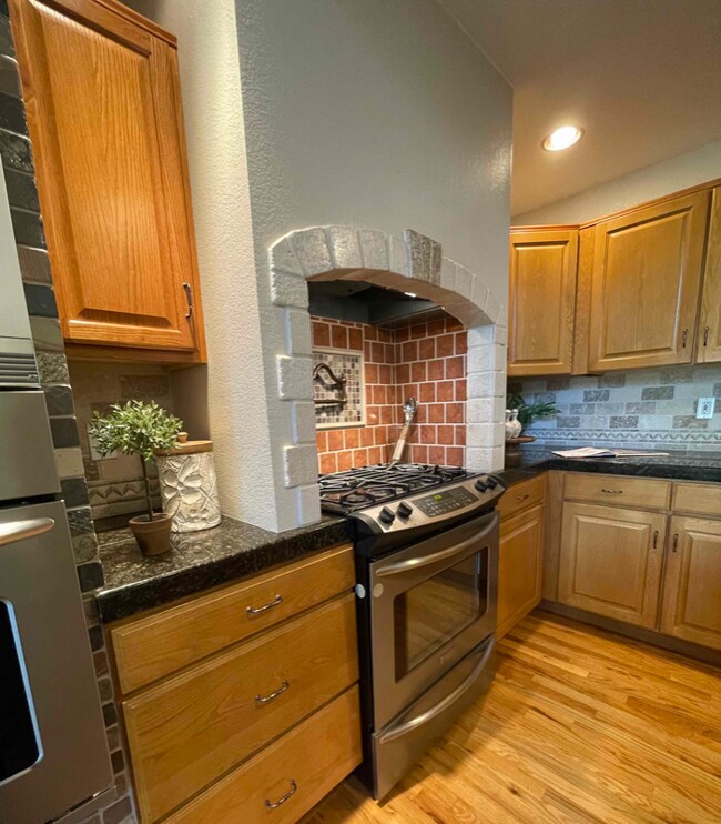 Building Photo - 1301 Silk Oak Dr