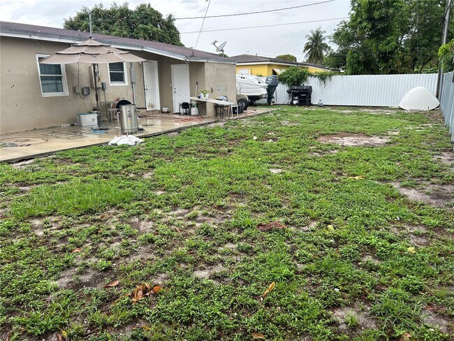 Building Photo - 15701 NW 28th Ct