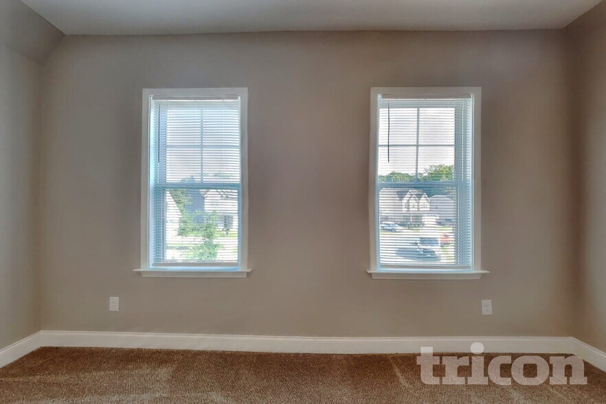 Building Photo - 165 Lynnridge Dr