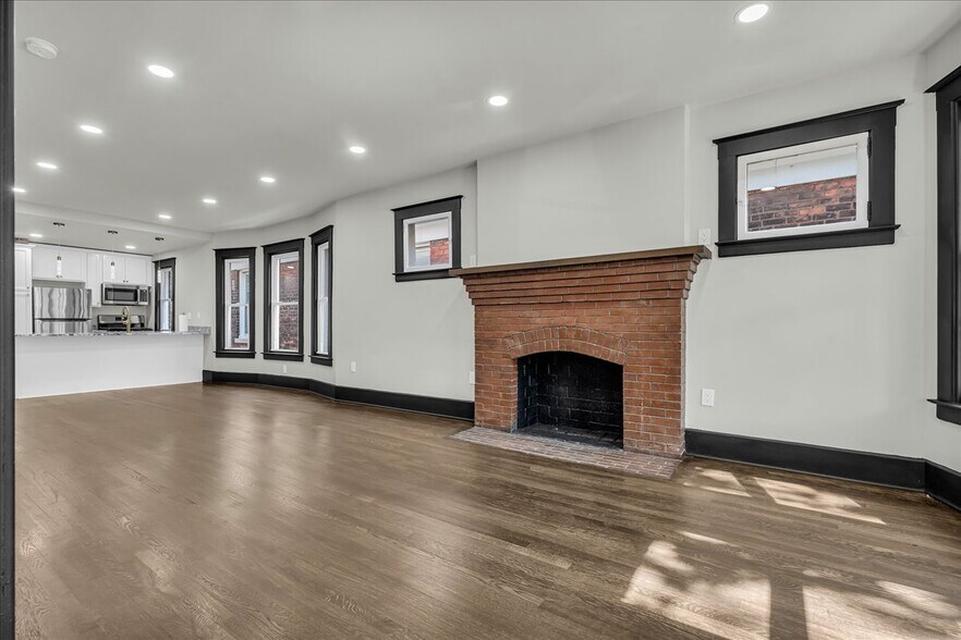 Building Photo - 5238 Commonwealth St