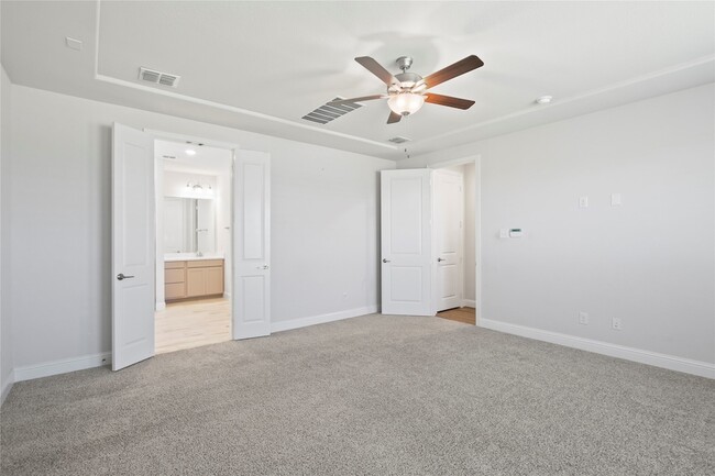 Building Photo - 3121 Sunnyside Dr