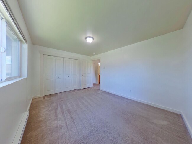 Building Photo - Centrally Located Second Floor 2b w/ Private Deck! Close to MSU & Downtown