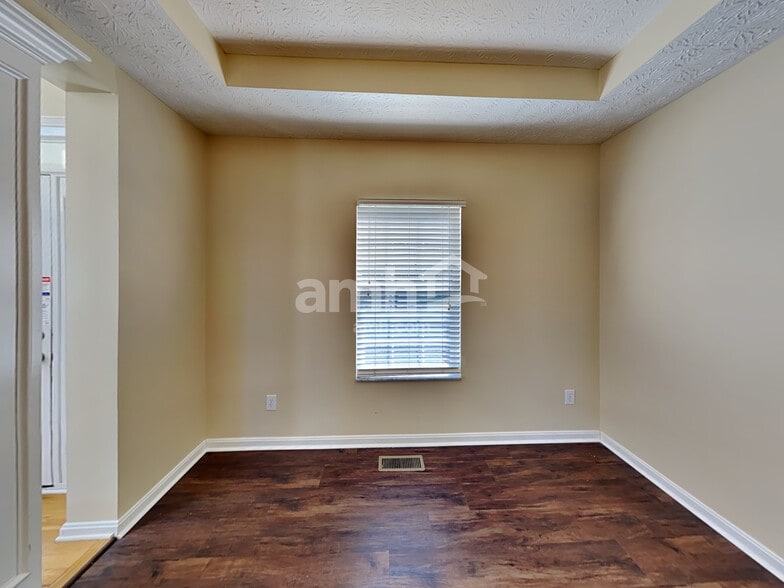 Building Photo - 10136 Corona Ln