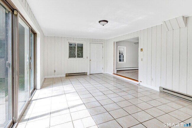 Building Photo - 7 Richards Ln